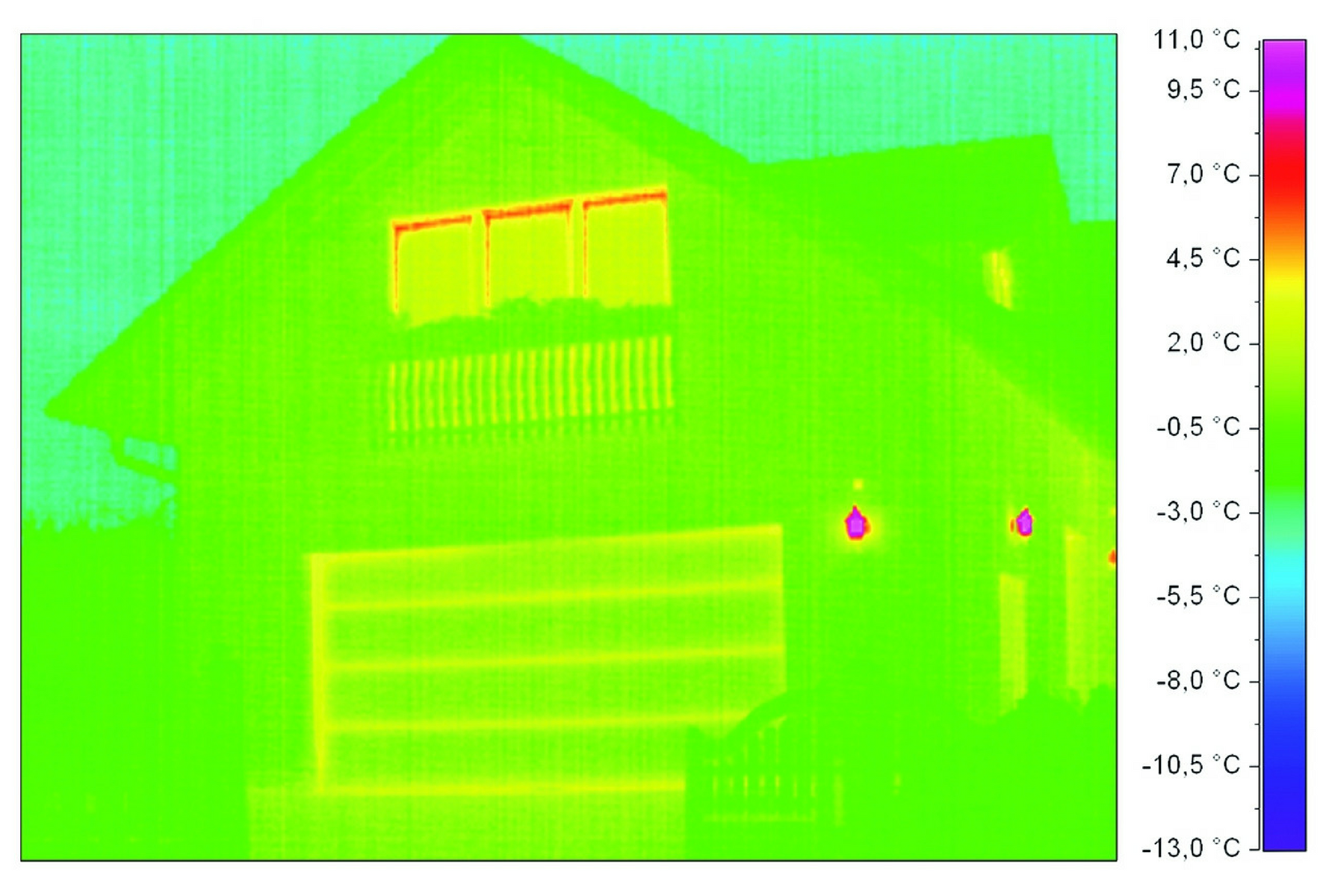 Тепловое изображение дома с хорошей теплоизоляцией