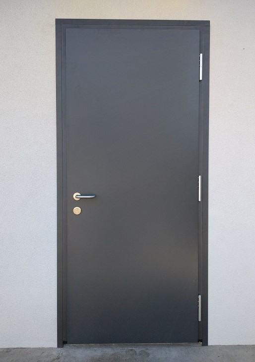 Немецкие двери IsoPro65 в цвете "серый антрацит"